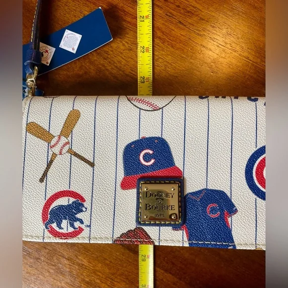 Chicago Cubs Dooney & Bourke MLB Crossbody Clutch White & Blue NWT - Picture 11 of 13